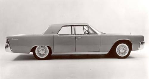 Fot. Licoln: Continental z 1961 r. to dzieło stylisty Elwooda Engela. Jego Continental był skromny i elegancki. Wyznaczył styl marki na całe lata. Wersja