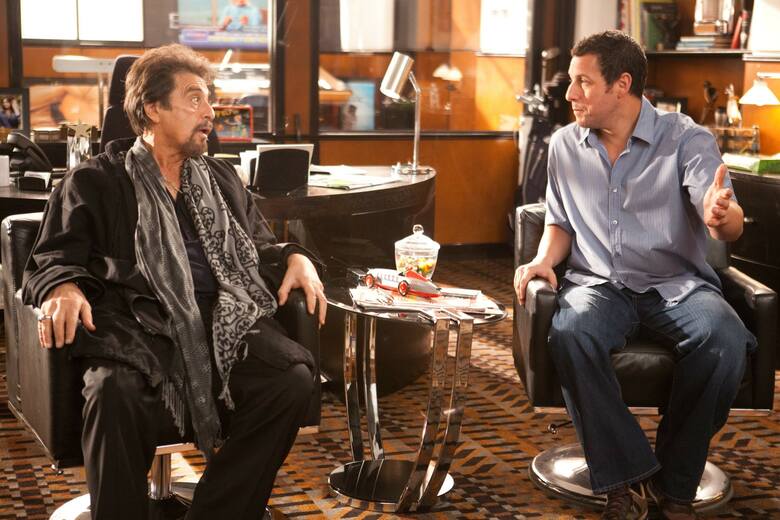 Kadr z filmu "Jack i Jill". Na zdjęciu Al Pacino i Adam Sandler