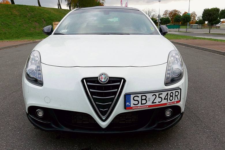 Alfa romeo - wystarczy jeden rzut oka aby stwierdzić, że jest to samochód włoski