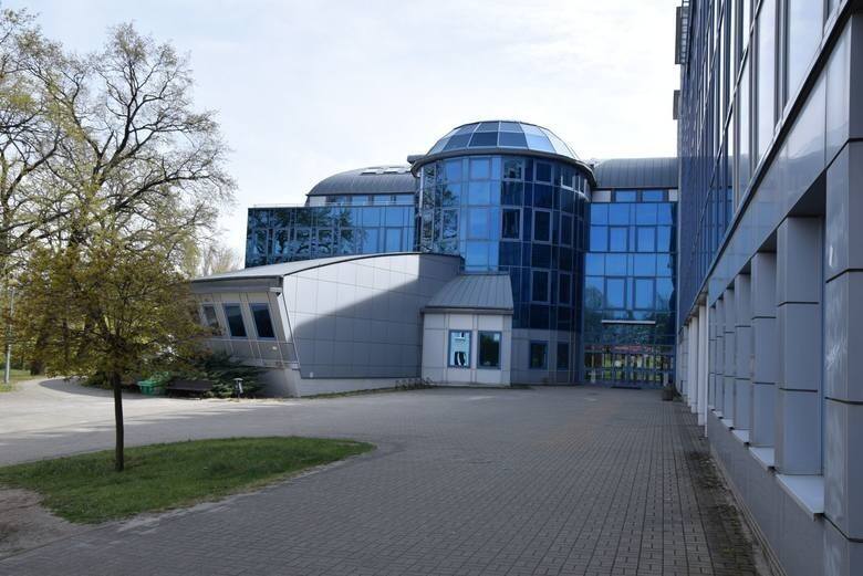 Uniwersytet Zielonogórski jest największą państwową uczelnią w województwie lubuskim. Tradycje akademickie w Winnym Grodzie sięgają 1965 roku, kiedy