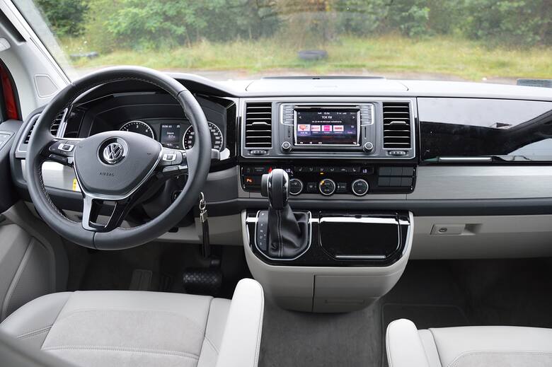 Volkswagen California California oferowana jest z dwoma 2-litrowymi silnikami - benzynowym i wysokoprężnym. Oba są turbodoładowane oraz z bezpośrednim