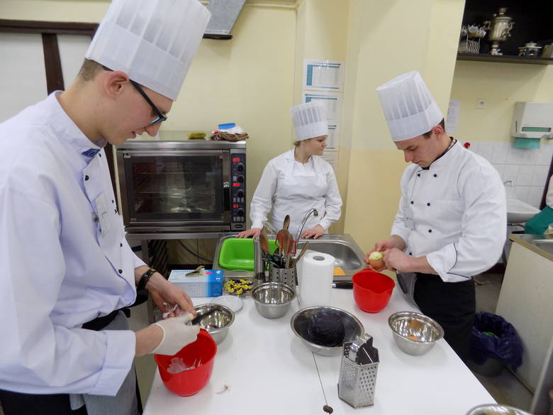 We wtorek najlepsi młodzi kucharze w naszym województwie walczyli w konkursie gastronomicznym
