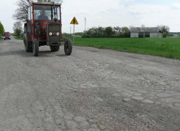 Położą asfalt na odcinku Włoszczowa - Danków Duży?