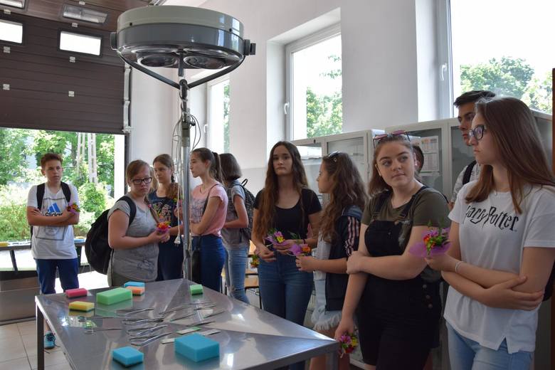 Gimnazjaliści z województwa łódzkiego gościli na dniu otwartym w szkole w Zduńskiej Dąbrowie (Zdjęcia)