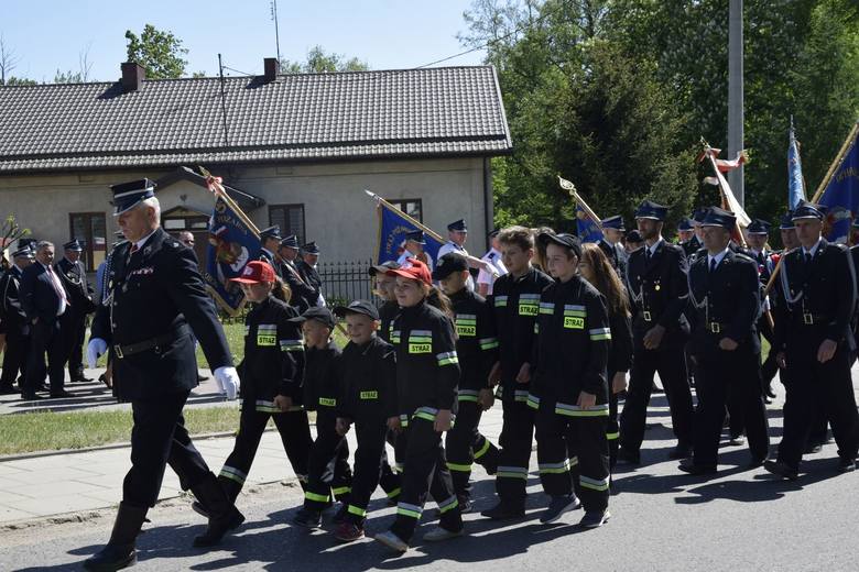 W sobotę, 5 maja, odbył się Miejsko-gminny Dzień Strażaka w Żelaznej. Podczas uroczystości odznaczenia otrzymali członkowie młodzieżowych drużyn pożarniczych. W obchodach Dnia Strażaka wzięły udział jednostki OSP z terenu gminy Skierniewice i Skierniewic.
