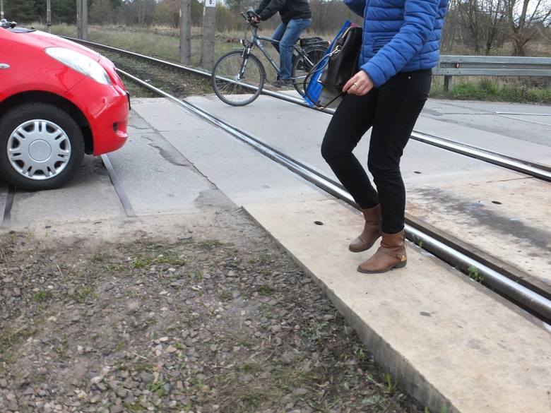 Ul Klepacka Niebezpieczny Przejazd Kolejowy Powstanie Chodnik Zdjecia Wideo Wspolczesna Pl