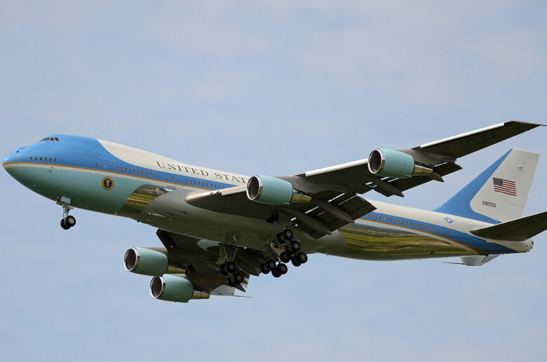 Air Force One z prezydentem USA Joe Bidenem na pokładzie wyląduje w Polsce 21 lutego 2023.