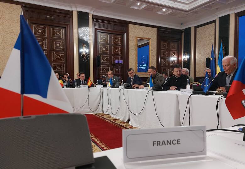 Francja chce pomóc Ukrainie. Pracuje na wieloletnim planem odbudowy i pomocy
