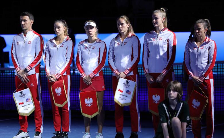 Reprezentacja Polski w Billie Jean King Cup Finals w Glasgow. Od lewej kapitan Dawid Celt, Magda Linette, Magdalena Fręch, Katarzyna Kawa, Martyna Kubka