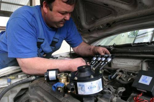 Fot. Adam Warżawa: Auta z instalacją gazową muszą co roku być poddane badaniu w uprawnionej Stacji Kontroli Pojazdów. Ponadto w okresie trwania gwarancji