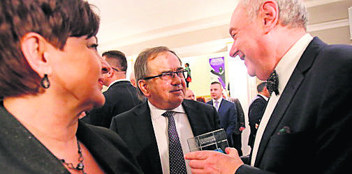 Państwo Klimkowie (prof. Jan Klimek, prezes izby rzemieślniczej) wraz z Tadeuszem Donocikiem, prezesem izby gospodarczej