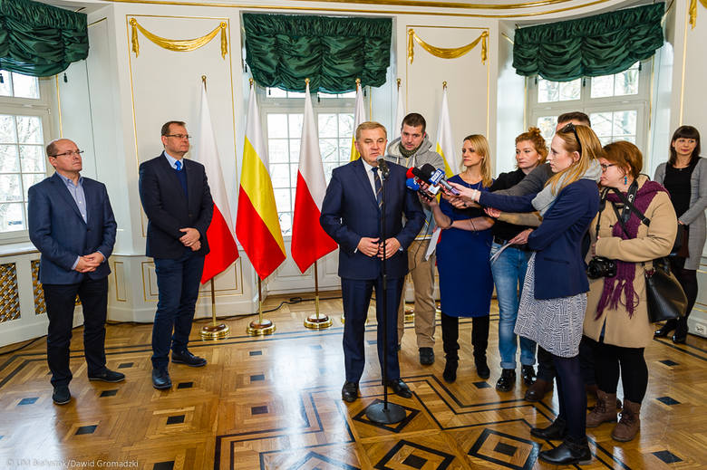 Wczoraj prezydent Tadeusz Truskolaski (z lewej) podpisał porozumienie z Markiem Karpem, p.o. dyrektora USK<br /> 