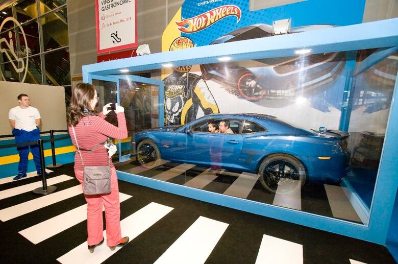 Spełnienie nie tylko dziecięcych marzeń: Model Camaro Hot Wheels® podczas targów w Paryżu, Fot: Chevrolet
