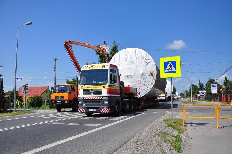 Gigantyczny transport z Kielc dotarł do Sandomierza
