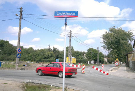  Na ul. Edwarda i skrzyżowaniu z ul. Czechosłowacką nowa nawierzchnia jest już położona.  