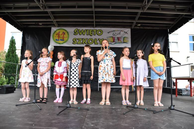 Festyn w Szkole Podstawowej nr 11 na osiedlu Zastalowskim w Zielonej Górze z okazji 60-lecia placówki. Atrakcji nie brakowało