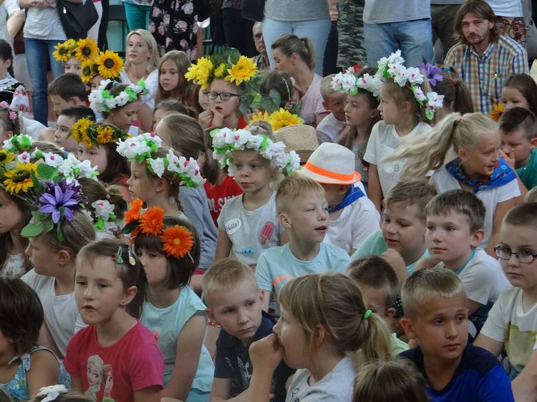 Święto Szkoły na ludową nutę w SP nr 2 w Skierniewicach pod hasłem "Mam talent"[ZDJĘCIA]