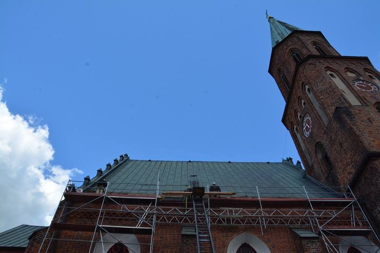 Remont kościoła pw. Podwyższenia Krzyża Świętego w Sulechowie. Podpisanie umowy na dotację modernizacji z urzędu marszałkowskiego 