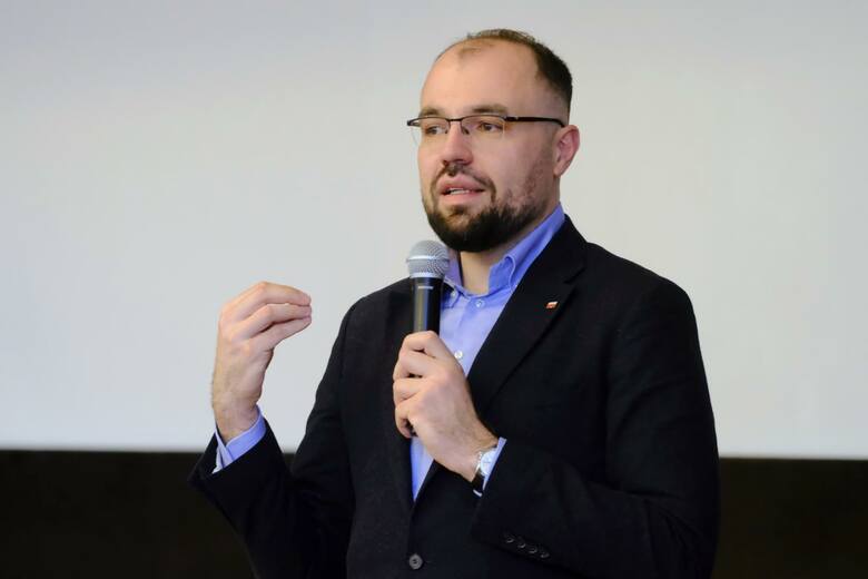 Krzysztof Szczucki to poseł z okręgu toruńsko-grudziądzko-włocławskiego.