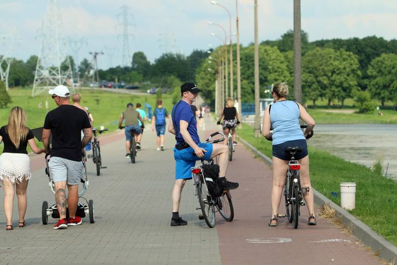 Jeżeli chodzi o użytkowanie rowerów, to użytkujemy je w celach rekreacyjnych, w celu dojazdu do pracy oraz coraz częściej rowerem wybieramy się na zakupy.