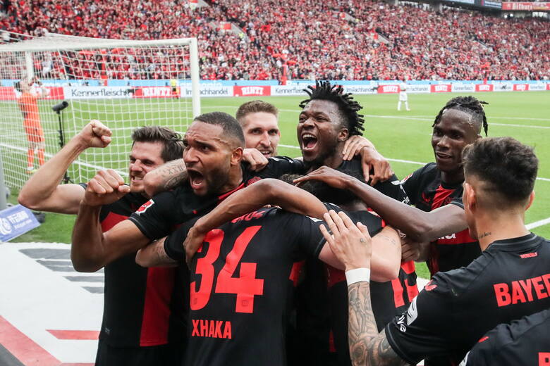 Piłkarze Bayeru Leverkusen cieszący się ze zdobycia bramki z Werderem Brema.