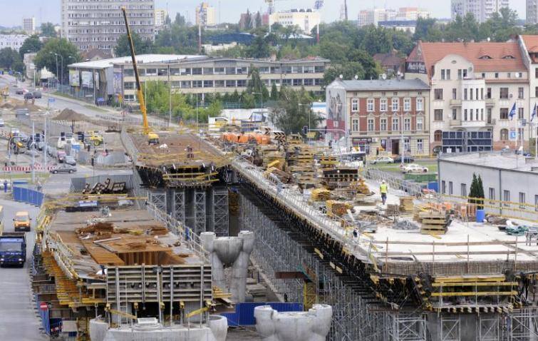 Bydgoszcz. Rozpoczyna się budowa estakady Trasy Uniwersyteckiej nad ulicą Jagiellońską
