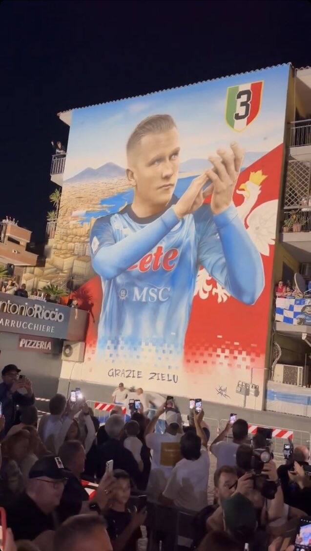 Piotr Zieliński ma swój własny mural w Neapolu. Kibice twierdzą, że wygląda na nim jak inny reprezentant Polski