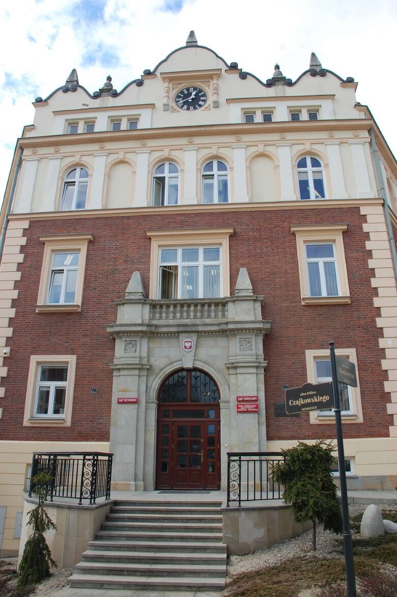Sąd Okręgowy w Krośnie podtrzymał wyrok Sądy Rejonowego w Lesku i nakazał lekarzowi, by przeprosił wdowę i syna zmarłego.