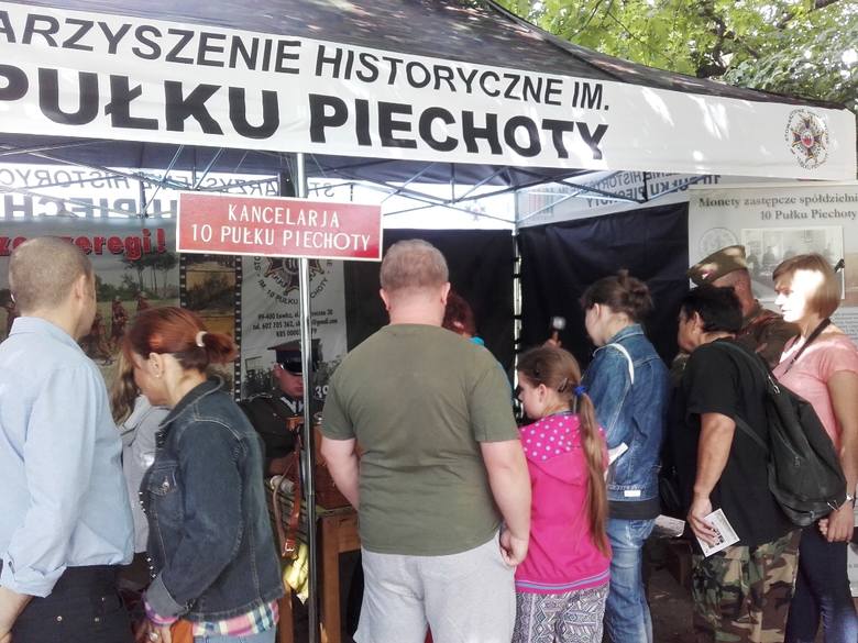 Dziesiątacy z Łowicza na obchodach Dnia Wojska Polskiego [Zdjęcia]