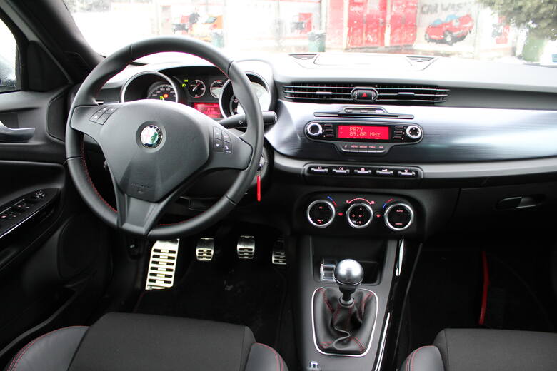Używana Alfa Romeo Giulietta (2010-)Niekwestionowanym królem klasy kompaktowej od lat jest w Polsce Volkswagen Golf. Na rynku nie brakuje jednak innych,