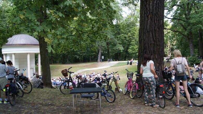 Muzyczne śniadanie na trawie: Piosenki zatrzymane w kadrze w altanie parkowej w Skierniewicach [ZDJĘCIA]