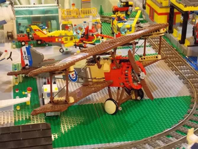 Niesamowita wystawa w Gorzowie! Dzieci poczują się tu jak w bajce! Cezary Siwek z klocków Lego buduje prawdziwe cuda. Popatrzcie na niektóre z konstrukcji.