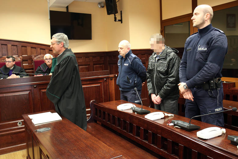 Sąd Okręgowy w Słupsku uniewinnił Stefana N. z Główczyc, oskarżonego o zabójstwo syna Andrzeja.  Sąd stwierdził, że bez wątpienia mamy do czynienia z obroną konieczną. 