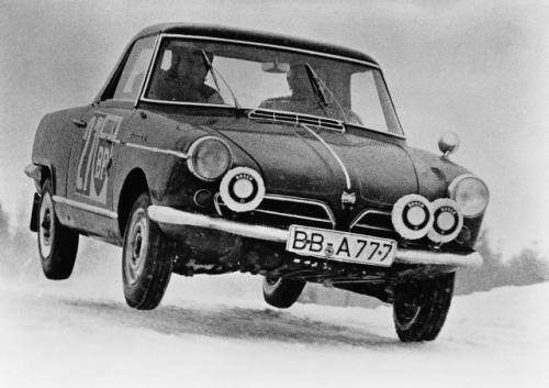 Fot. Audi: Historyczne zdjęcie pierwszego auta produkowanego seryjnie napędzanwego silnikiem z wirującym tłokiem - NSU Wankel Spider z 1964 r.