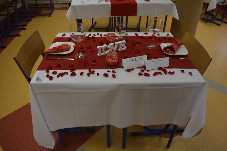 Walentynkowe stoły i kosmiczne fryzury w ZSP nr 3 w Łowiczu [Zdjęcia]