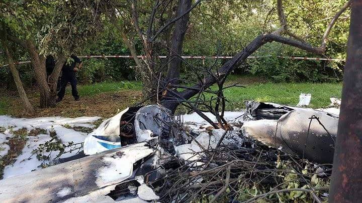 Śmiertelny wypadek lotniczy w Bobrownikach. Koło Łowicza spadła awionetka. Dwie osoby zginęły na miejscu