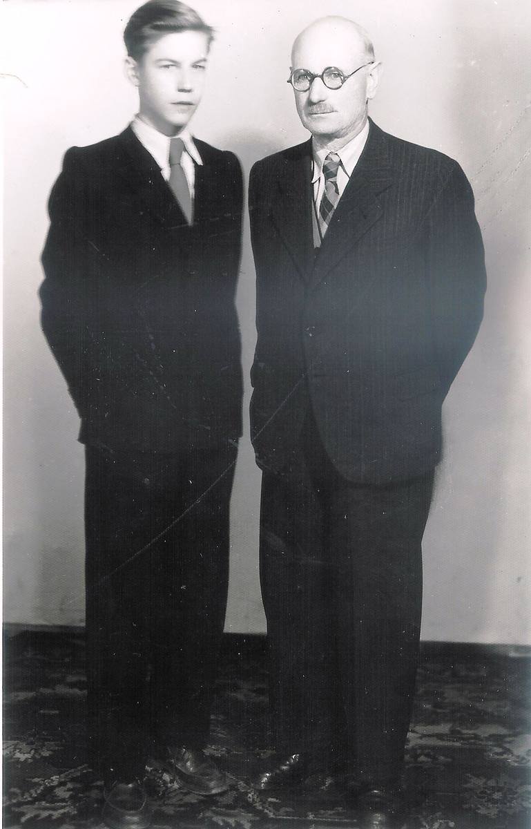 Tadeusz Baranowski (1884-?), drohobycki stomatolog, ze swoim wnukiem Krzysztofem Baranowskim (rocznik 1938), żeglarzem, pisarzem, dziennikarzem. Częstym