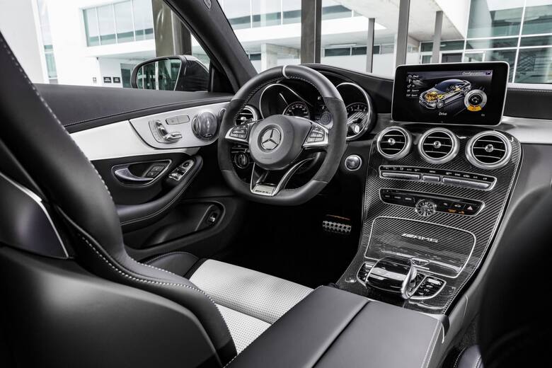 Mercedes-AMG C63 Coupe / Fot. MercedesPodwójnie doładowany silnik Mercedesa-AMG C63 rozwija 476 KM i 650 Nm, przyspieszenie od 0 do 100 km/h trwa 4,0