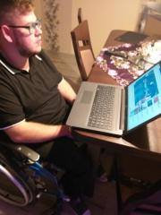 Na swoje 27 urodziny Marek Sakowicz dostał do myśliwych laptopa