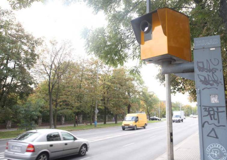 Fotoradary w Opolu zmieniły kolor na żółty