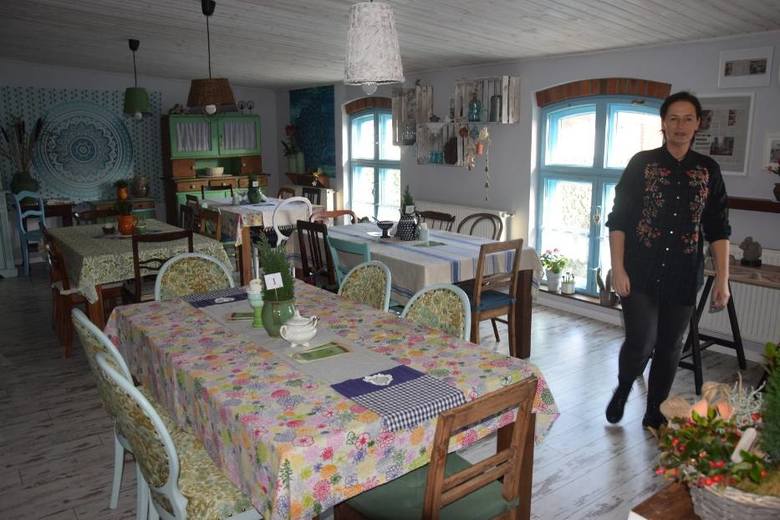 Mieszkanka Śmigla Anna Wróblewska otworzyła kawiarnię „Na Garnuszku” połączoną z pracownią garncarską. Właścicielka już organizuje w swojej pracowni pierwsze warsztaty.