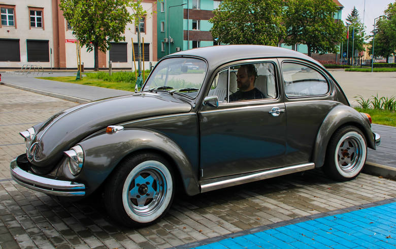 Auto z 1965 roku prezentuje się niesamowicie, choć jak przyznaje sam właściciel - ma swoje kaprysy 