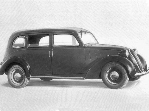 Fot. Archiwum (Fiat 508 L z 1938 roku – z dwuskrzydłowymi drzwiami i bez środkowego słupka nadwozia.)