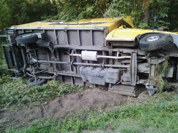Na drodze wojewódzkiej nr 134 koło Ośna Lubuskiego bus wypadł z drogi.