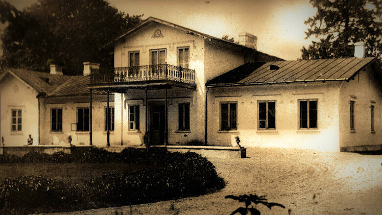 XIX-wieczny dw&oacute;r w majątku Szulmierz &ndash; w 1887 roku mieszkał tu Stefan Żeromski. Sw&oacute;j pobyt wykorzystał w &bdquo;Przedwiośniu&rdquo; opisując powieściową Nawłoć. Atmosferę szulmierskiego dworu odtworzył r&oacute;wnież w &bdquo;Dziennikach&rdquo;, a także w nowelach...