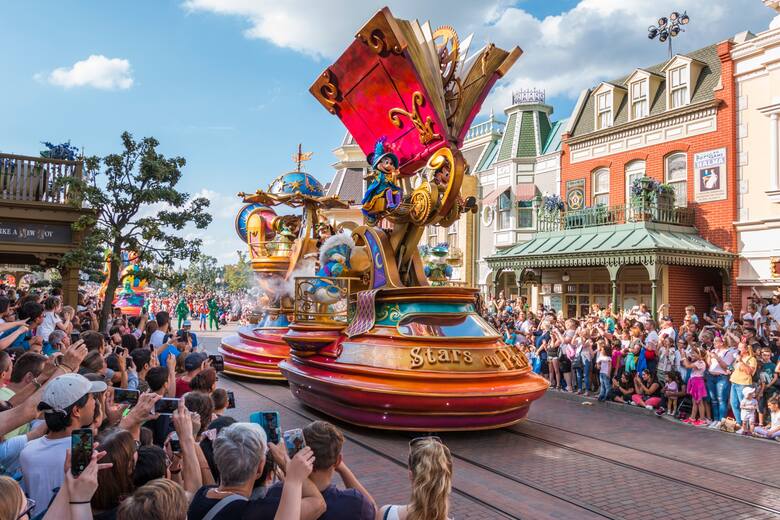 Parada w podparyskim Disneylandzie