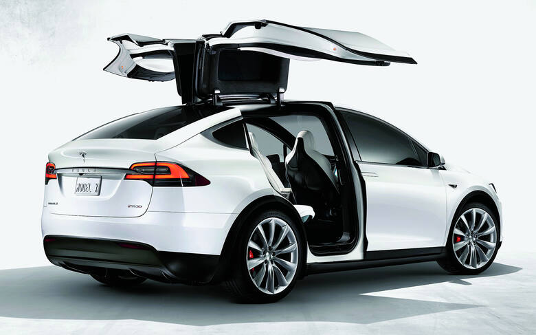 Tesla Model X Prędkość maksymalna: 250 km/hCzas rozpędzania 0-100 km/h: 3,1 sMaksymalny zasięg: 465 kmFot. Tesla