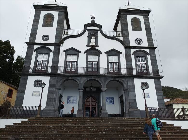 To główny kościół Funchal o charakterystycznej architekturze.