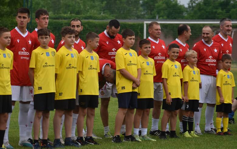 Oldboje Wisły Kraków, wsparci kilkoma młodzieżowcami, wygrali w Trzebini z MKS na 100-lecie futbolu w tym mieście