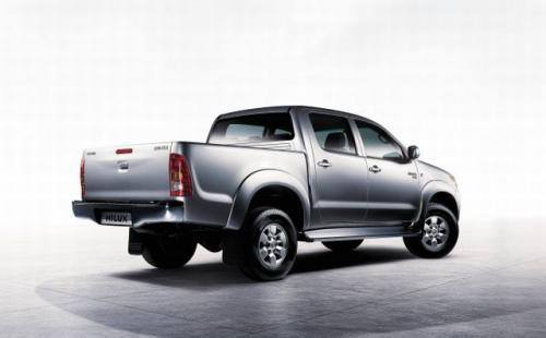 Fot. Toyota: W szóstej generacji pikapa zwiększono m.in. długość otwartej przestrzeni bagażowej.